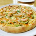 まいたろう。's cooksnap of when they made オーロラソースでアボカドとエビのピザ.