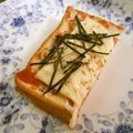 yuzutharou's cooksnap of when they made 梅わさび・葱・胡麻・チーズのトースト.