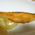 YOSHIMAYUv's cooksnap of when they made 秋鮭のソテー たまねぎを添えて♪.
