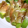 かずさ222's cooksnap of when they made 酒のつまみ☆チーズとアボガドで生ハム巻き.