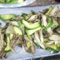 gomadachs's cooksnap of when they made ズッキーニときのこの炒め物.
