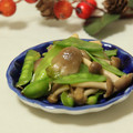 ぽっぽぺぺ's cooksnap of when they made パパッと１品♪きのこときぬさや炒め.