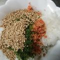 かぴーな's cooksnap of when they made 鮭フレークと青のりとごまのご飯.