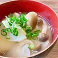 あっちゃんキッチン♪'s cooksnap of when they made 基本！大根、油揚げ、きのこのお味噌汁.