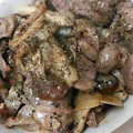 kimimaruo's cooksnap of when they made 砂肝としいたけのブルーチーズ炒め.