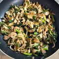 riramuhffy's cooksnap of when they made カリカリ豚と春菊のおかか炒め.