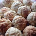 4kidsママさん's cooksnap of when they made 外はカリ♪中はフワッフワメロンパン.