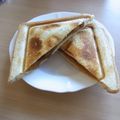 ponmy's cooksnap of when they made 簡単甘々すっぱ絶品アップルホットサンド.