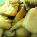 タビノキ's cooksnap of when they made 里芋と鶏としめじの煮物.