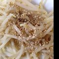 ふーこもも's cooksnap of when they made もやしのにんにく醤油炒め.