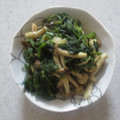 チョコチョコかえる's cooksnap of when they made シメジとほうれん草のニンニクバター炒め.