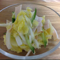 はるANDたかママ's cooksnap of when they made 白菜とハムとりんごのサラダ.