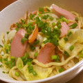 marilin36's cooksnap of when they made おさかなのソーセージでネギ塩焼きそば.