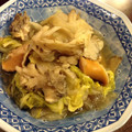 たろっぺ♪'s cooksnap of when they made ベーコンと大根と白菜と舞茸のコンソメ塩煮.