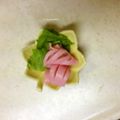 ヒサヤン's cooksnap of when they made おせち お弁当に 蒲鉾飾り切り(花).