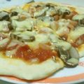しゅーチョビ's cooksnap of when they made 簡単手作りピザ★クリスマス★サラミ.