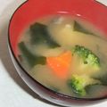 きらり流れ星's cooksnap of when they made ブロッコリーと人参と油揚げの味噌汁.