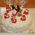 まみドン's cooksnap of when they made クリスマスケーキの苺のサンタデコ.