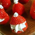 kasumidori's cooksnap of when they made イチゴと生クリームで簡単サンタ♡.