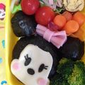 まよかぁさん's cooksnap of when they made キャラ弁　簡単！ミニーちゃんおにぎり.