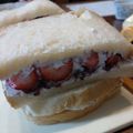 ばたみそーぱん☆'s cooksnap of when they made ＊フレッシュいちごとあんこのサンド＊.