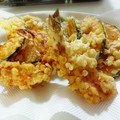 なるchan's cooksnap of when they made プロの巻き揚げが出来る海老天の年越し蕎麦♪.
