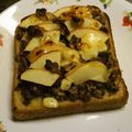 妙香ママ's cooksnap of when they made ブルーチーズ＆りんごのあんトースト.