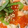YoriHo's cooksnap of when they made 秋鮭といくらでホッコリ釜飯~.