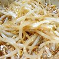 うーママ♪'s cooksnap of when they made 簡単・安い！やみつき〜★もやしナムル.