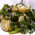 maruru-nn's cooksnap of when they made 牡蠣と春菊の炒め物.