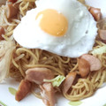 ゆきらふ's cooksnap of when they made 目玉焼き焼きそば.