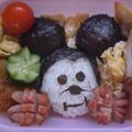 seyumama's cooksnap of when they made キャラ弁★ミッキー弁当.