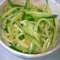 sakura猫's cooksnap of when they made さっぱり☆たまねぎときゅうりのサラダ.