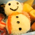 とーみママ's cooksnap of when they made キャラ弁カンタンおにぎり18…雪だるま.