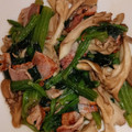 WOODs´'s cooksnap of when they made ほうれん草と舞茸の醤油炒め.