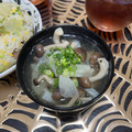 tuxedocat's cooksnap of when they made ウェイパーで✩大根としめじのスープ.