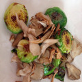 あやちろげ's cooksnap of when they made 芽キャベツと舞茸の味噌炒め.