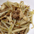 Tomomims's cooksnap of when they made ☆もやしとしめじの鶏そぼろ炒め☆.
