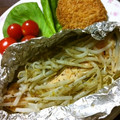 トトロお's cooksnap of when they made 簡単♪もやしと鮭のホイル蒸し.