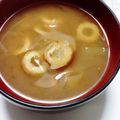 nococokuu's cooksnap of when they made 玉ねぎと竹輪の味噌汁.