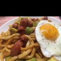 SleepyPossum's cooksnap of when they made 半熟卵のせ*アボカドの甘辛焼きうどん*.