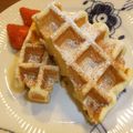ｊｏｃｏｍｏｍｏｌａ's cooksnap of when they made コストコpancakemixでワッフル.