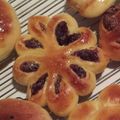 カォ´Å｀'s cooksnap of when they made 桜色の花びらあんパン(HBで1次発酵).