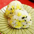 どんぴんたん's cooksnap of when they made わかめとたまごの彩りおにぎり★.