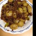 nobukomama's cooksnap of when they made ひき肉と新じゃがのピリ辛炒め.