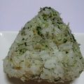 ちゃちゃふく's cooksnap of when they made 子どもが大好き!しらすと青のりのおにぎり.