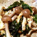 kazu3838's cooksnap of when they made シメジとほうれん草の玉子炒め.