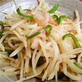 hanabily's cooksnap of when they made 簡単中華☆花椒でじゃがいもとエビの塩炒め.
