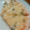 ruribass's cooksnap of when they made ３種のチーズピザｗｉｔｈはちみつ♪.