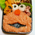 えリﾋﾟｮﾝ★'s cooksnap of when they made 簡単キャラ弁☆エルモ編.